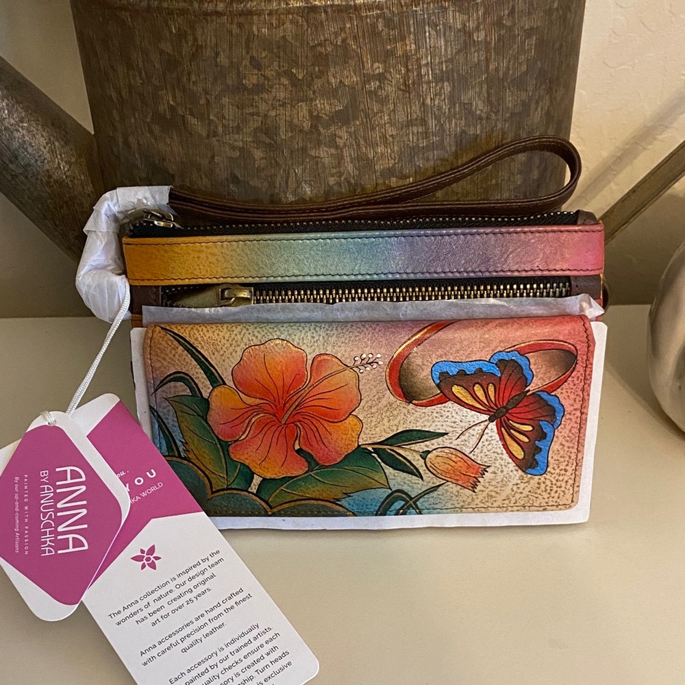 BNWT Anna by Anuschka handpainted leather Wristlet